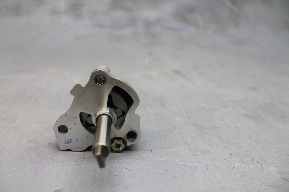 2010 TRIUMPH THUNDERBIRD ENGINE MOTOR OIL PUMP