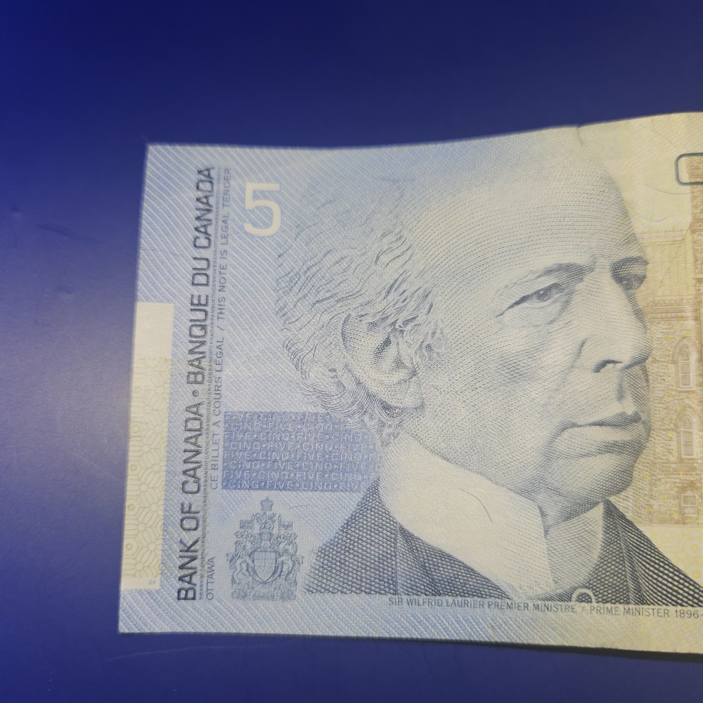 2001 Canada $5 Dollar Banknote