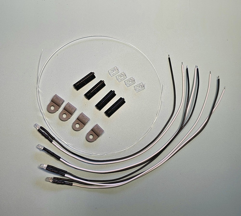 FIBER OPTIC LAMP POST KIT (8) / Z-SCALE - Individual LED sources