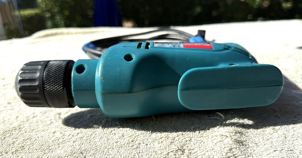 MAKITA CORDED 3/8" DRILL - MODEL 6406
