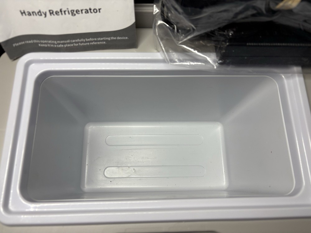 KEMIMOTO BUILT-IN BATTERY 8L PORTABLE REFRIGERATOR