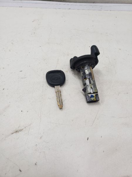 Ignition Switch Fits 2000-2005 BLAZER S10/ JIMMY S15 OEM