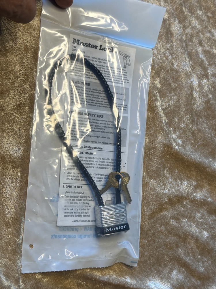 E75 - Black Master Cable Gun Lock Two Keys Model 107
