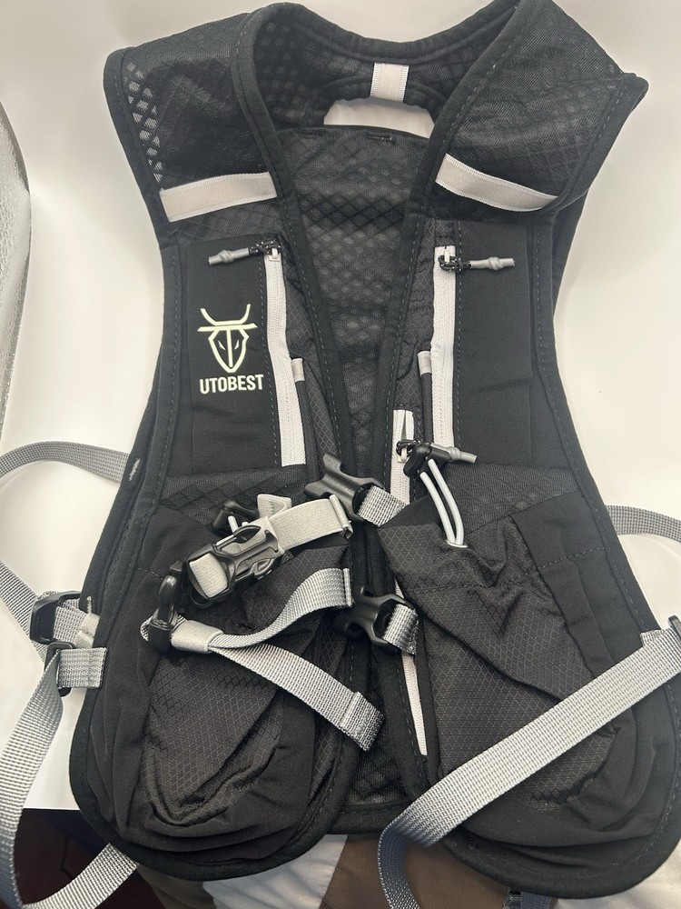 UTOBEST BLACK RUNNING HYDRATION VEST BACKPACK BAG 5L