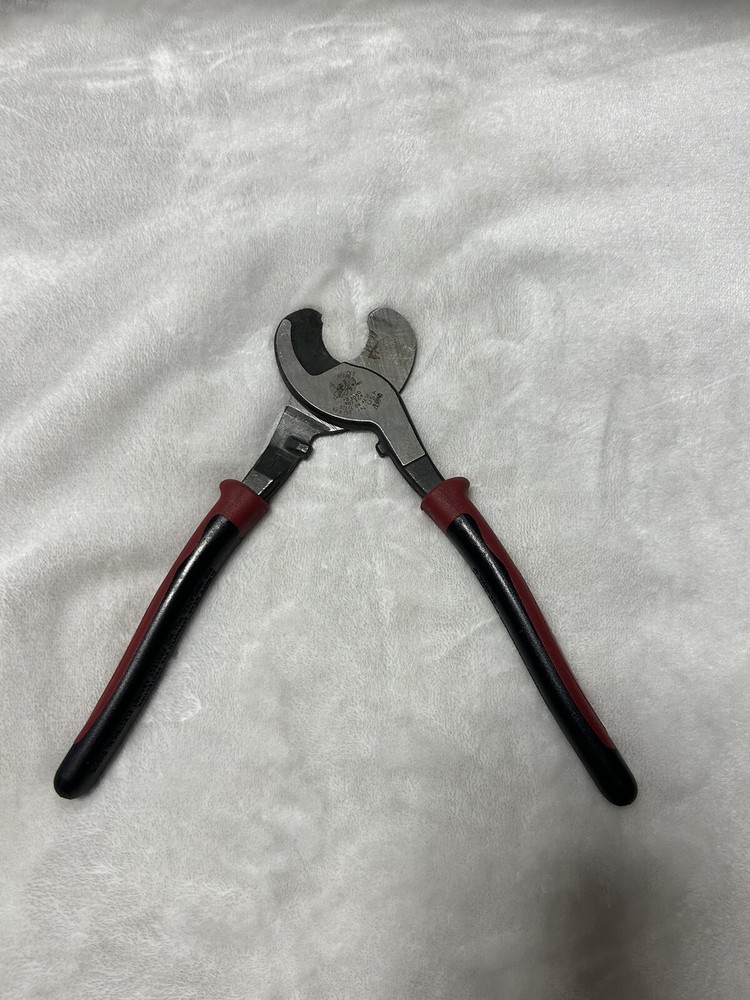 Klein tools 9 in. Journeyman High-Leverage Cable Cutter