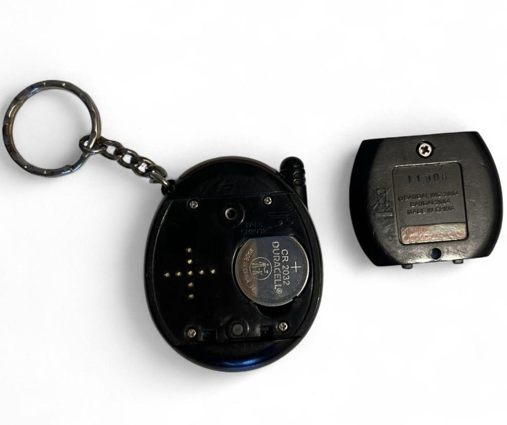 2004 Tamagotchi Connection Keychain. Good Used Working Condition,See Description