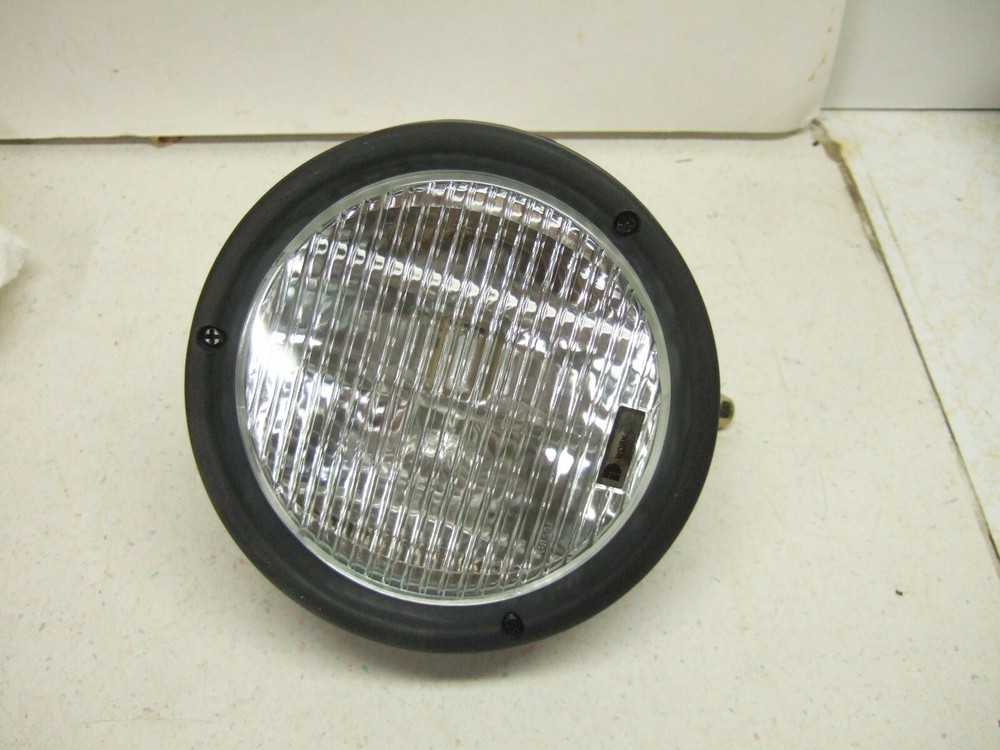 BASE MOUNT HALOGEN LAMP-6" 12 VOLT-TRACTOR COMBINE