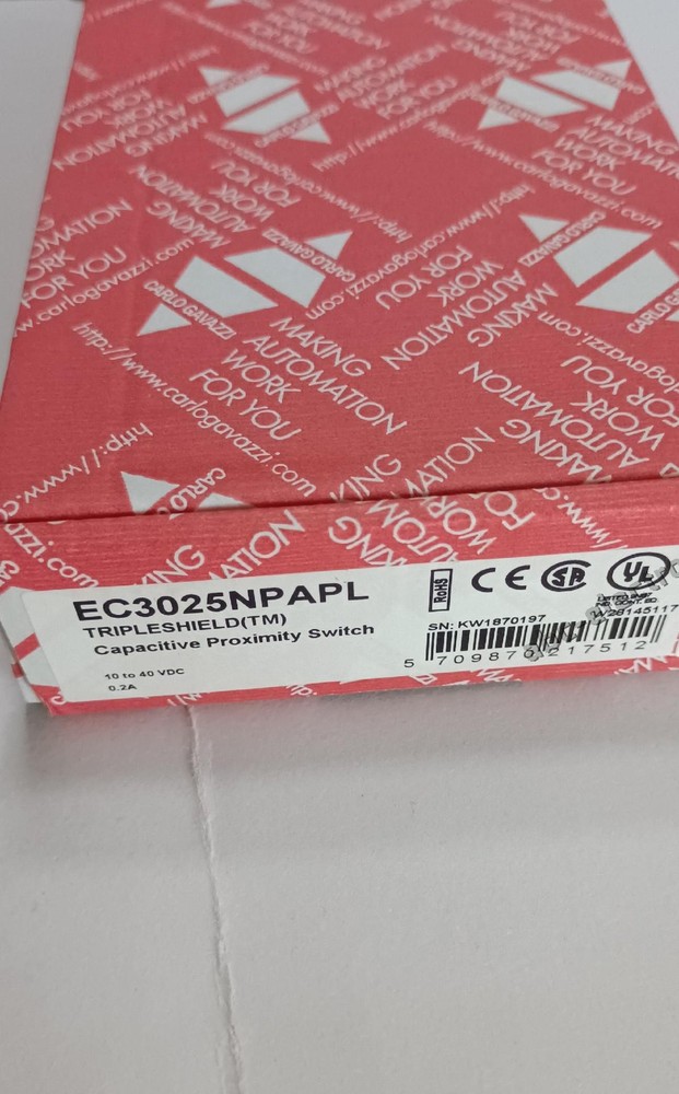 1PCS NEW EC3025NPAPL Proximity switch