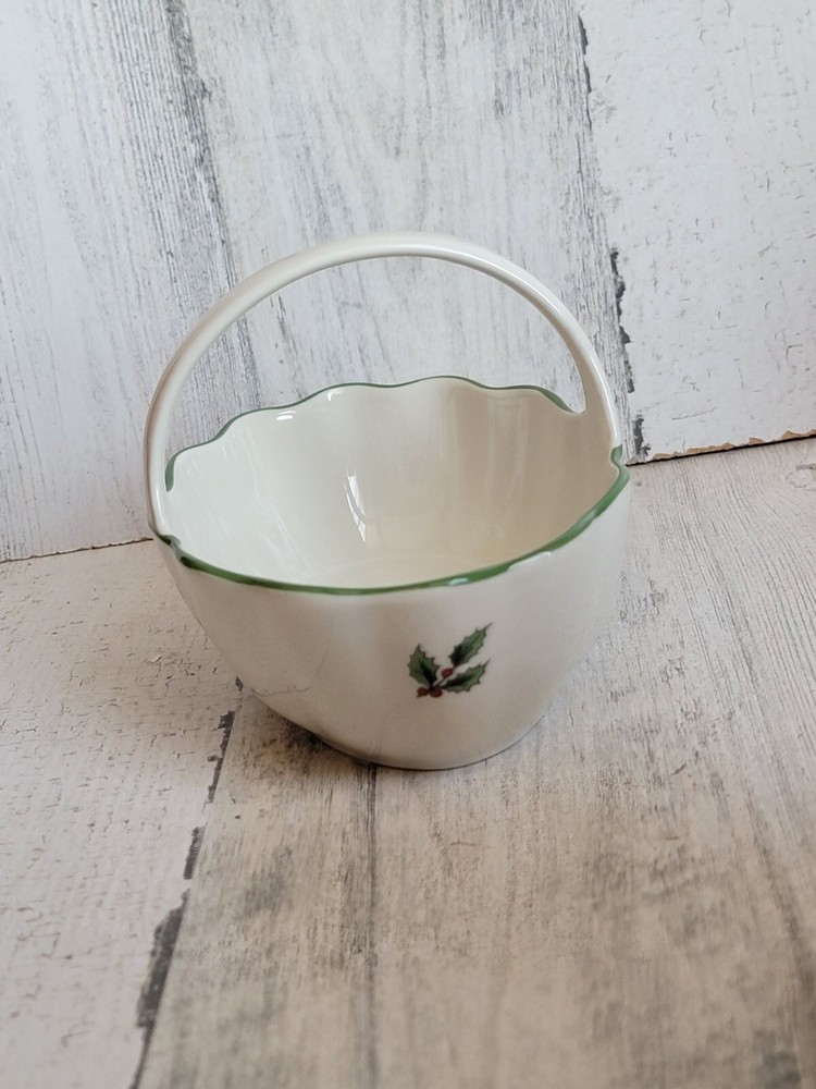 Spode Basket with handle 6" Vintage home decor tree Mistletoe