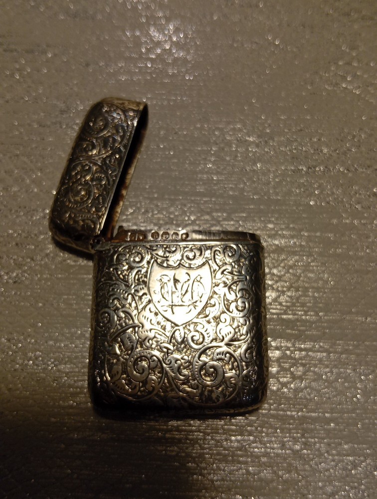 SOLID SILVER VESTA JOSEPH WHITTEN 1887 CLEAR HALLMARKS.
