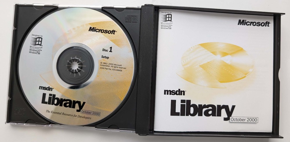 Original RARE VINTAGE Microsoft MSDN Subscriptions Library October 2000 w/CASE