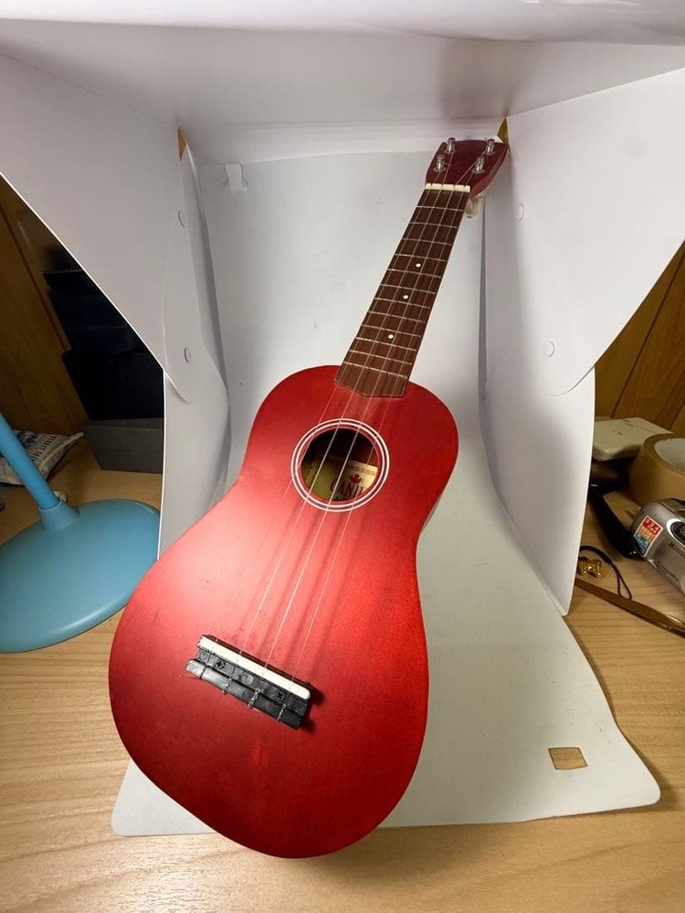 CANUKE ukulele red 4 string with case