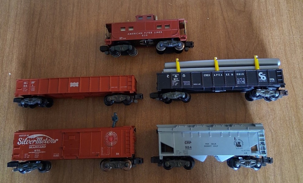 Boxed Am. Flyer Set 20325 with 372 UP