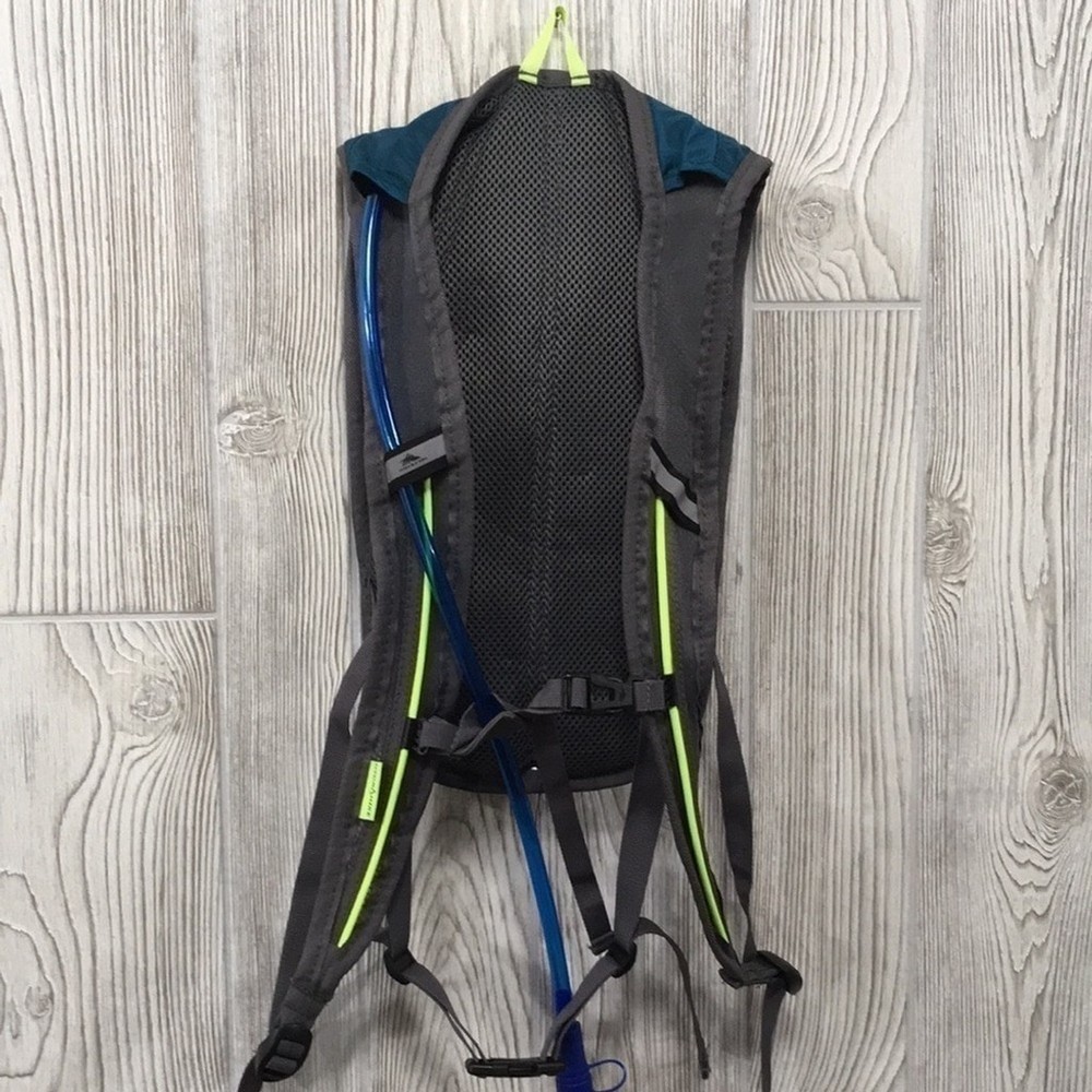 HIGH SIERRA HYDRAHIKE 2L Hydration Backpack Bag