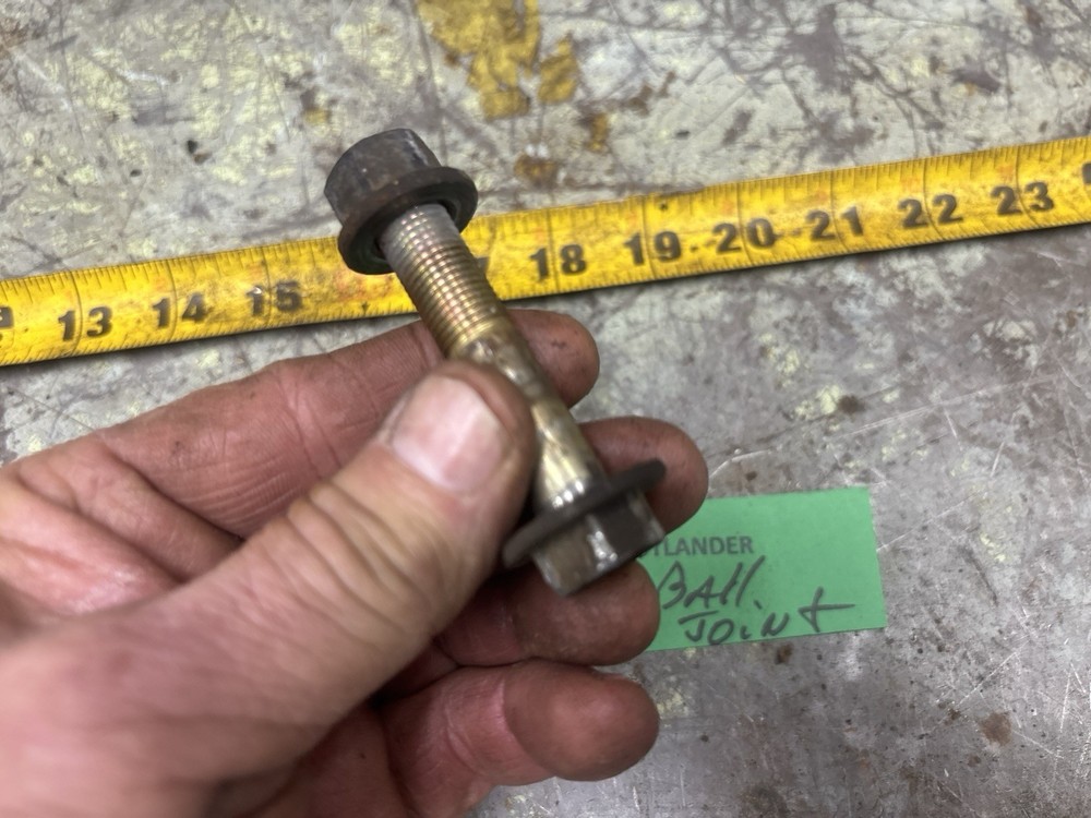 05-06 OUTLANDER Lower Ball Joint Bolt