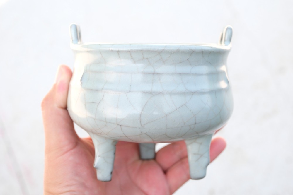 0383 Guan‑Type Tripod Censer