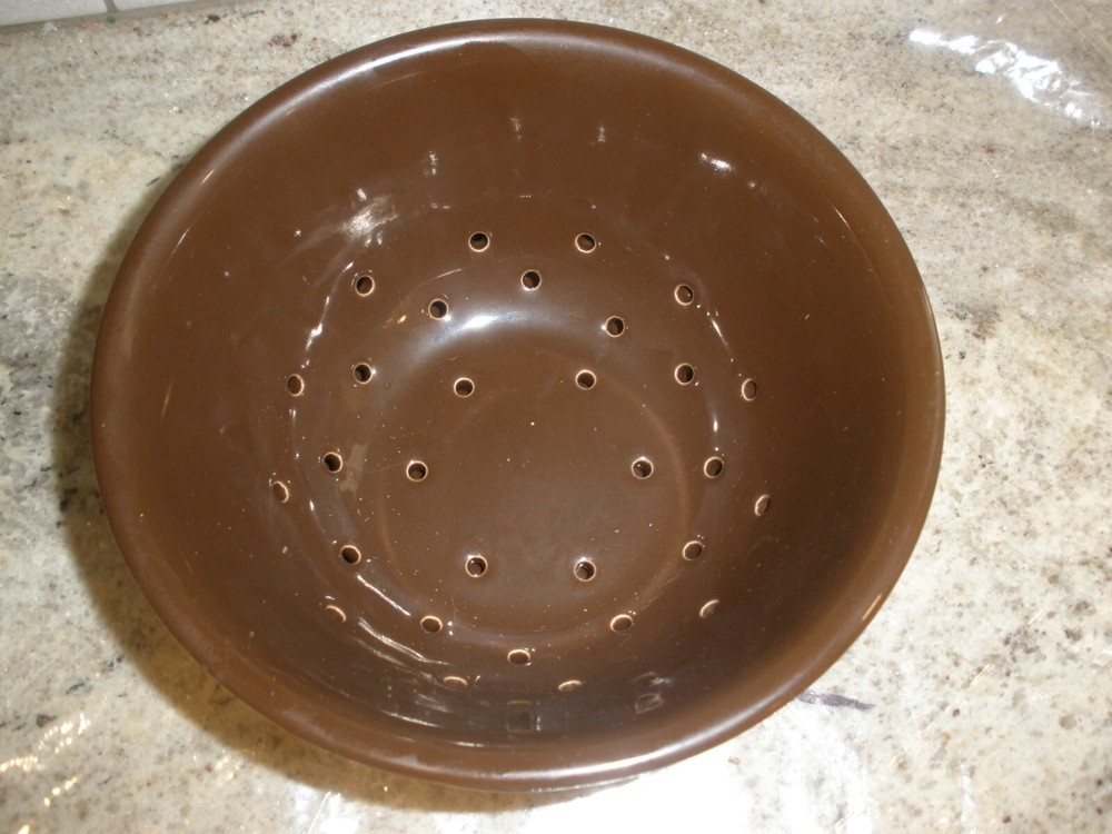 Longaberger Brown Berry Colander EUC