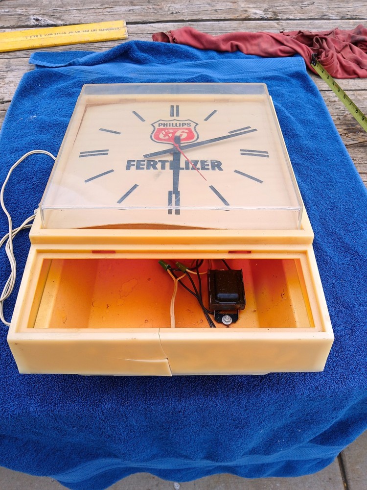 VINTAGE PHILLIPS 66 FERTILIZER ADVERTISEMENT CLOCK