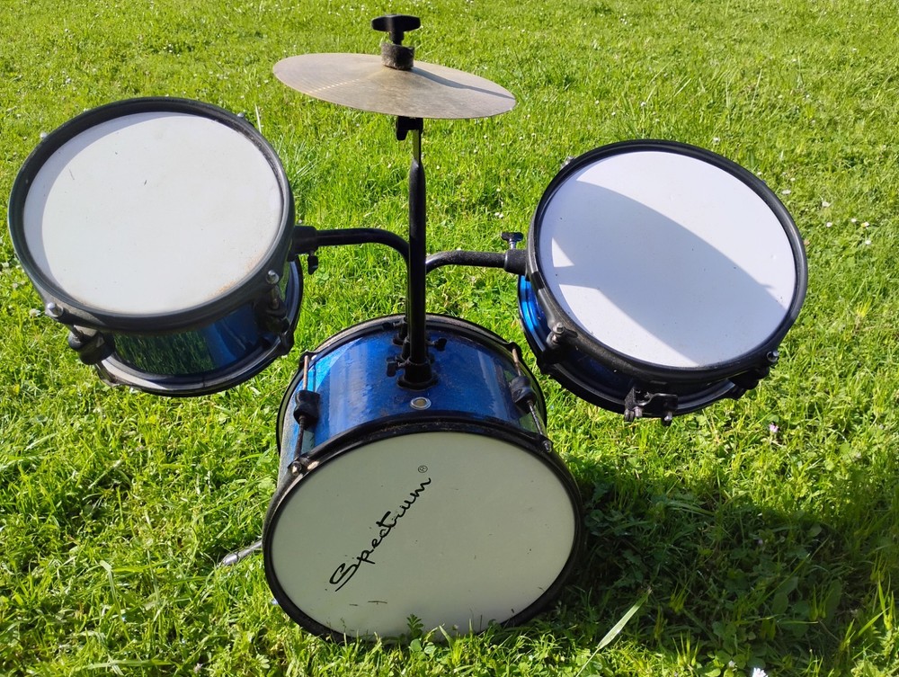 3-Piece Junior Drum Set, designed for young, beginner musicians.