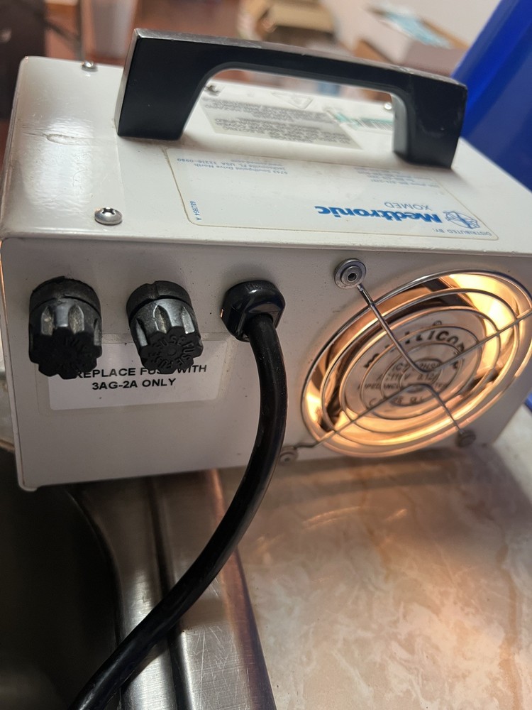Medtronic Sunoptic HLS-150 Halogen Light Source Multiport