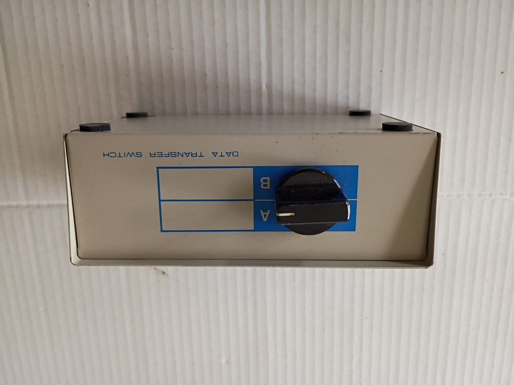 Vintage VGA Data Transfer Switch A/B Box 2 Position Video Switch No Power Needed