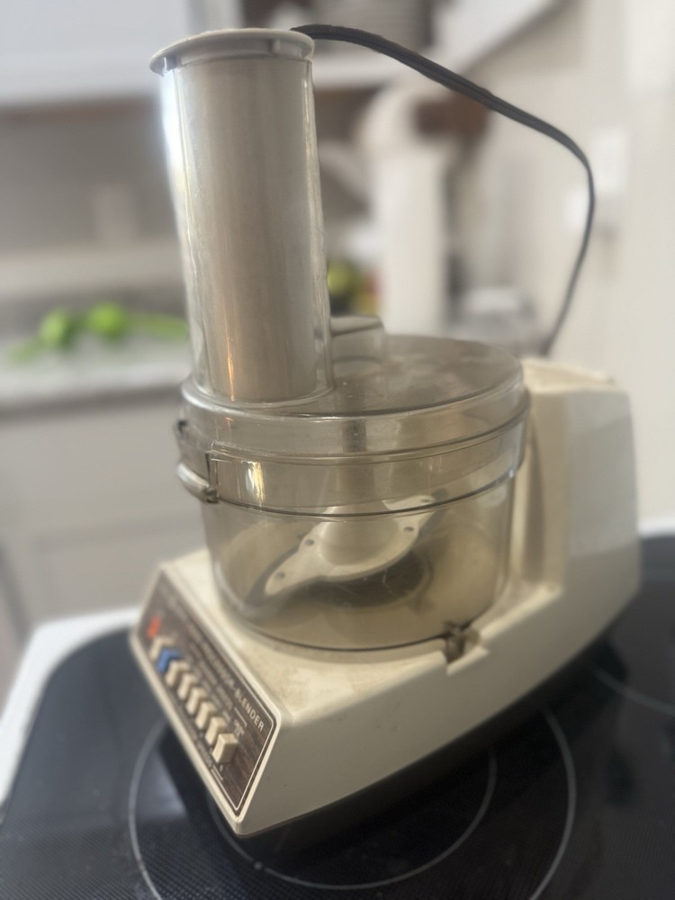 General Electric Food Processor-Blender 8FP3 300W Pulse Function 6 Speeds