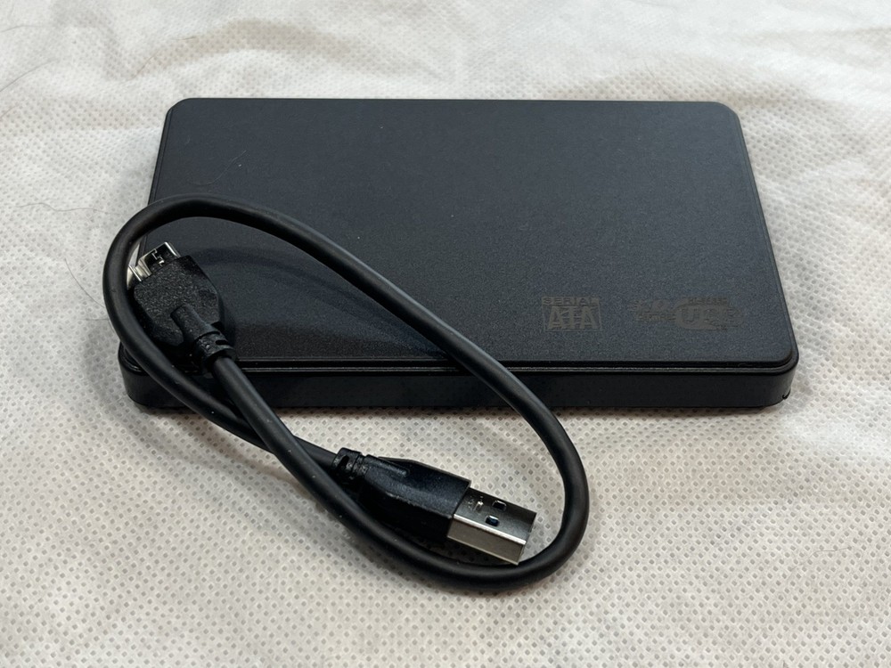 USB 3.0 external hard drive case fits 2.5" HDD
