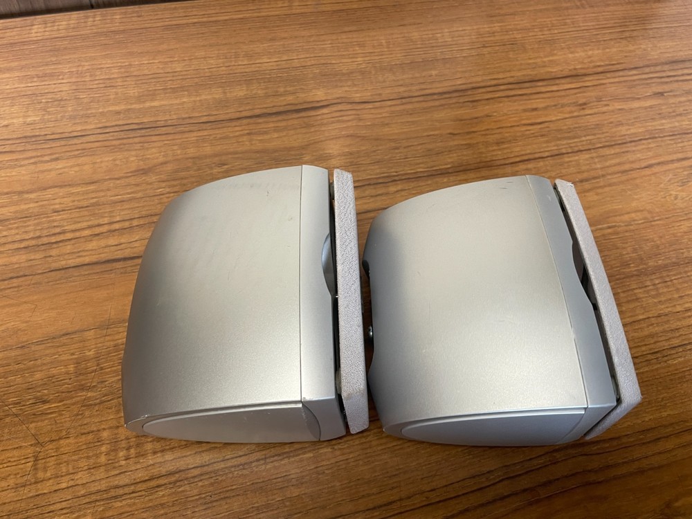 2 Sonny SS-MS525 Surround Speakers *