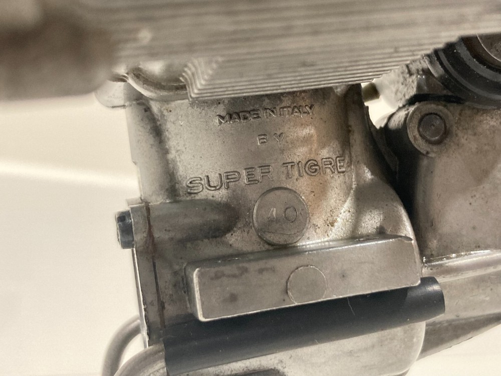 SUPER TIGRE 40 BULL RING Nitro Engine w/ Muffler