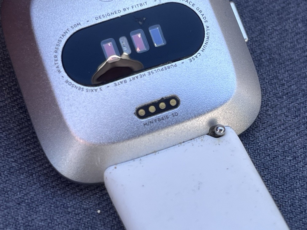 Fitbit Versa Lite FB415 SD Fitness Smartwatch Activity Tracker Silver UNTESTED