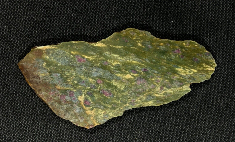 Ruby in Fuchsite 133 g India, beautiful, saturated ruby, see details below