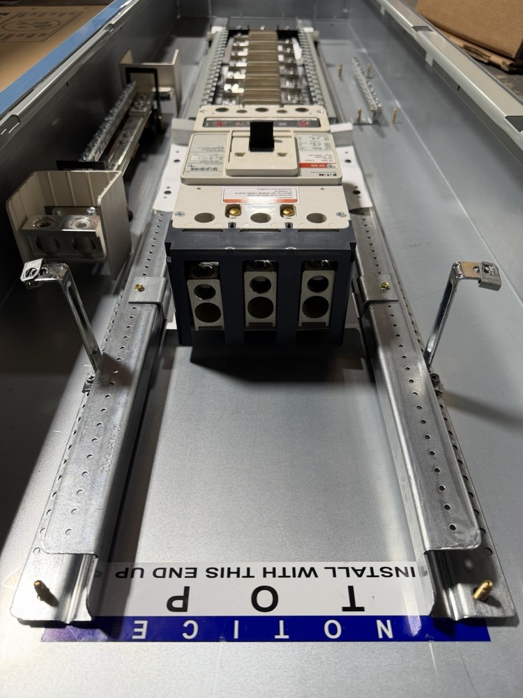 1-350 AMP 208/120V MAIN BREAKER PANELBOARD 42 SPACE 3PHASE 4WIRE COMPLETE PANEL