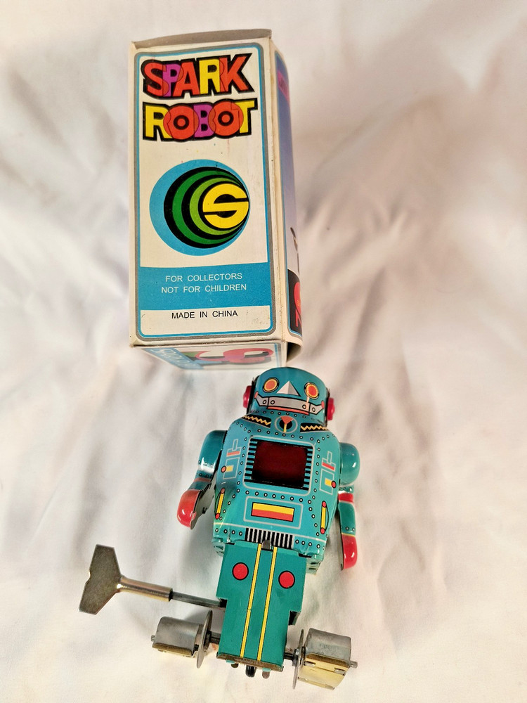 VINTAGE SPARK ROBOT TIN ROBOT WITH BOX