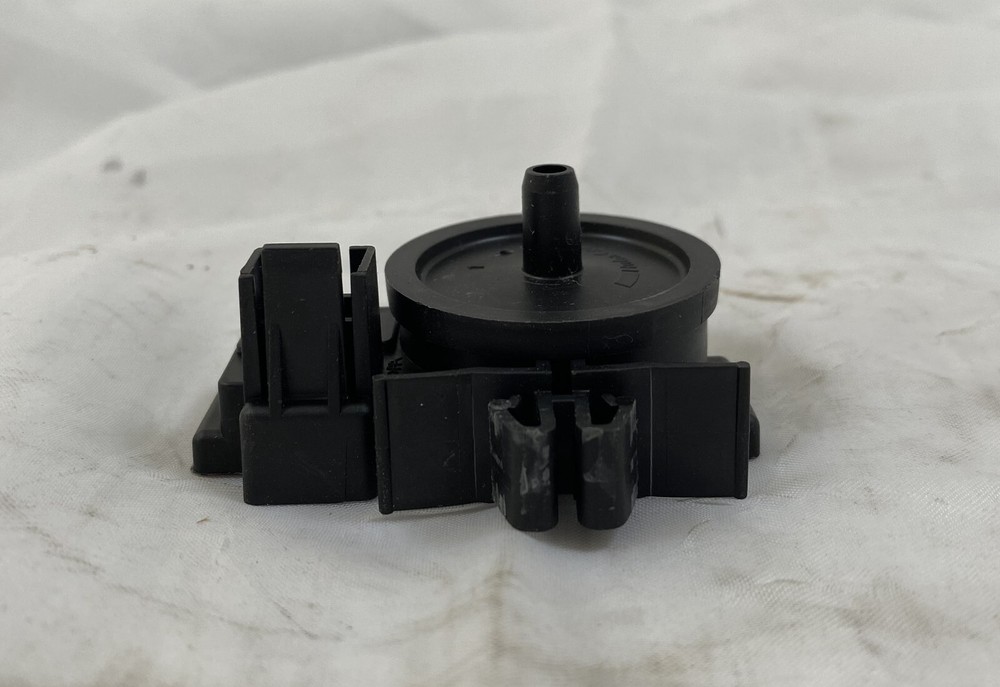 HOBART 775866-202 PRESSURE TRANSMITTER SWITCH, RED BACK, USED