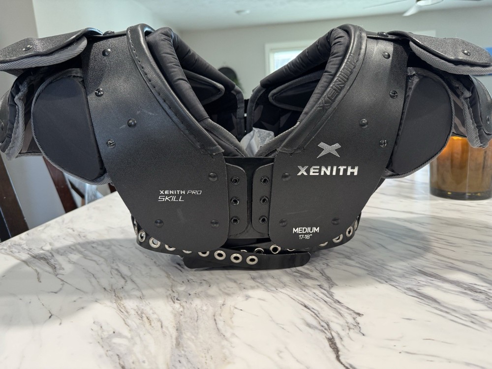 Xénith Pro Skill Black Shoulder Pad Medium