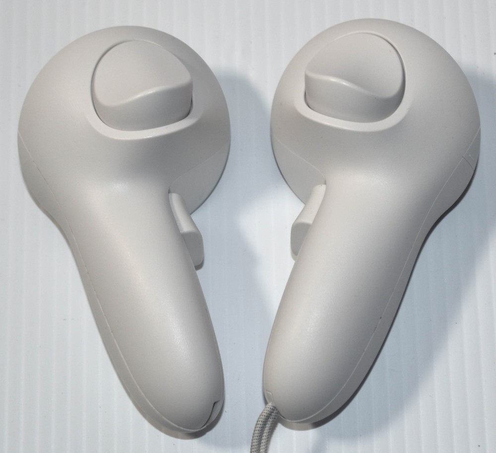 Meta Quest 3 VR Headset 128GB w/ Controllers - Working