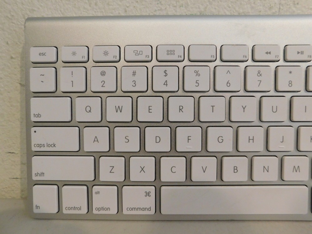 Apple Magic Keyboard Wireless Model A1314 - Works