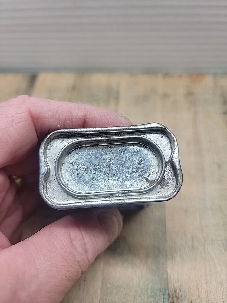 Kroger Basil LeavesSpice Tin / Can 1/2 Oz. Pre-Bar Code/ Empty /0426-agn1