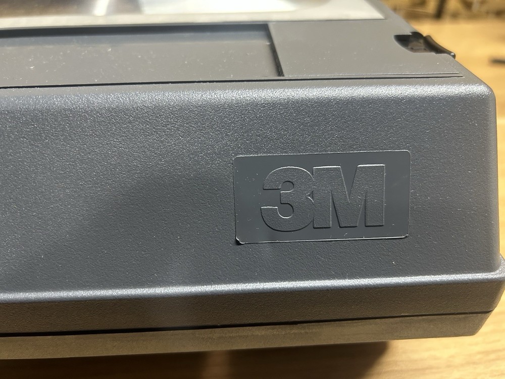 3M Compact Folding Portable Overhead Projector 2000 AG Carrying Case Tabletop