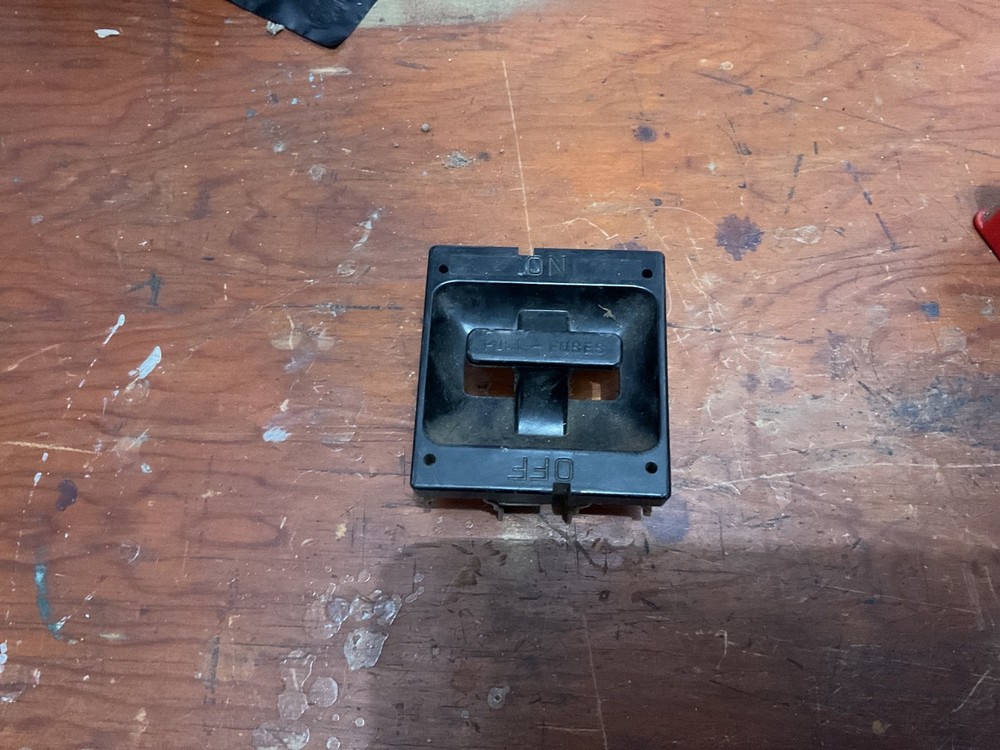 SQUARE D 60 AMP FUSE  PULLOUT HOLDER WITH NOTCHES (SSM-153)