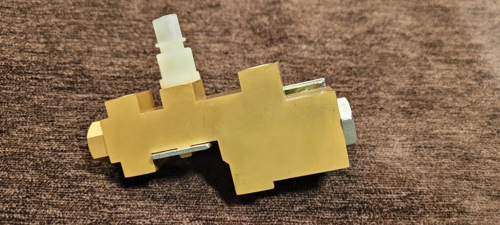 1965–1973 Mustang, Cougar Disc/Drum Proportioning Valve Distribution Block