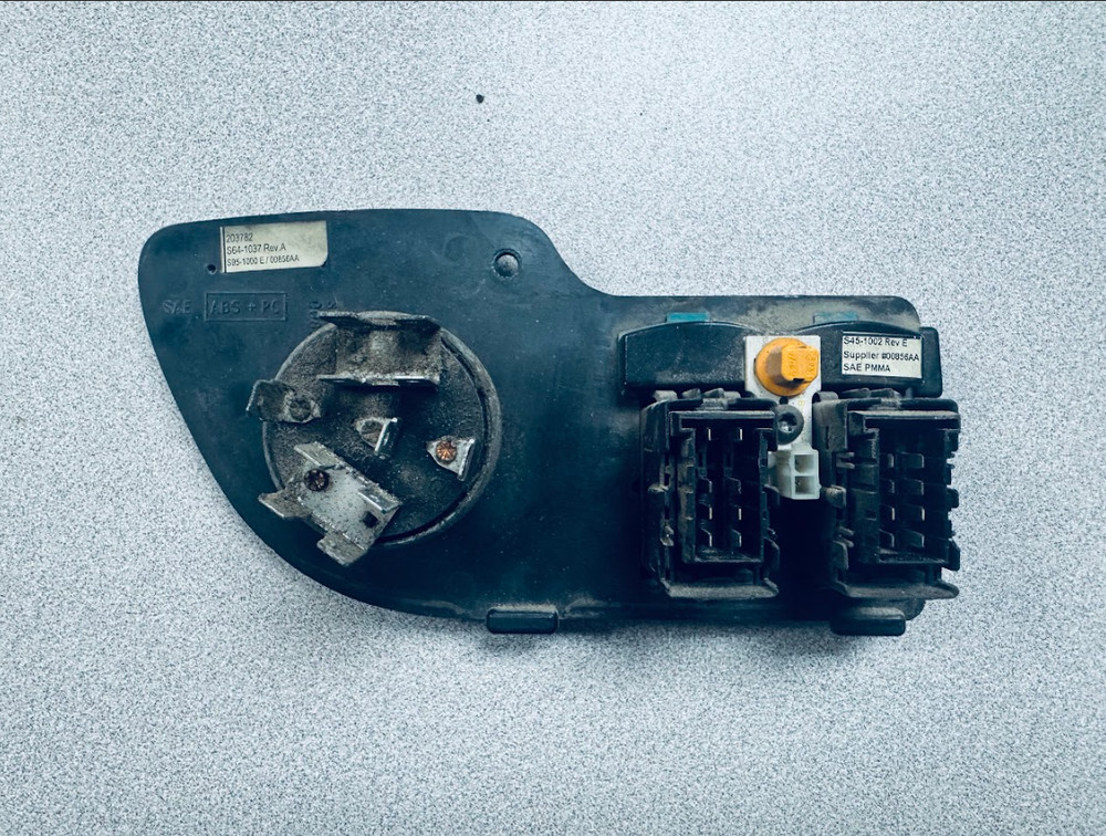 Kenworth T2000 Ignition Panel Dash Panel (NO KEY) P/N S64-1037