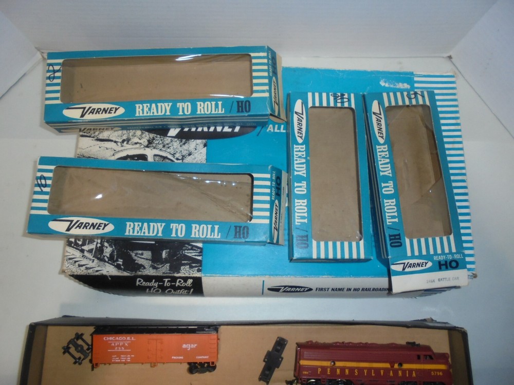 VARNEY VINTAGE HO TRAIN SET WITH ORIGINAL BOX