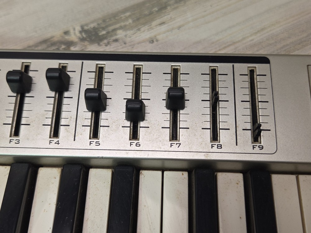 M-AUDIO EVOLUTION MK-449C MIDI Controller -- No Adapter Not Fully Tested