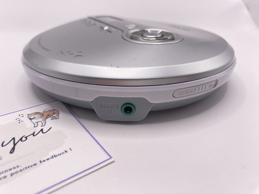 Sony Walkman D-NE241 Silver Portable Compact CD Player Excellent