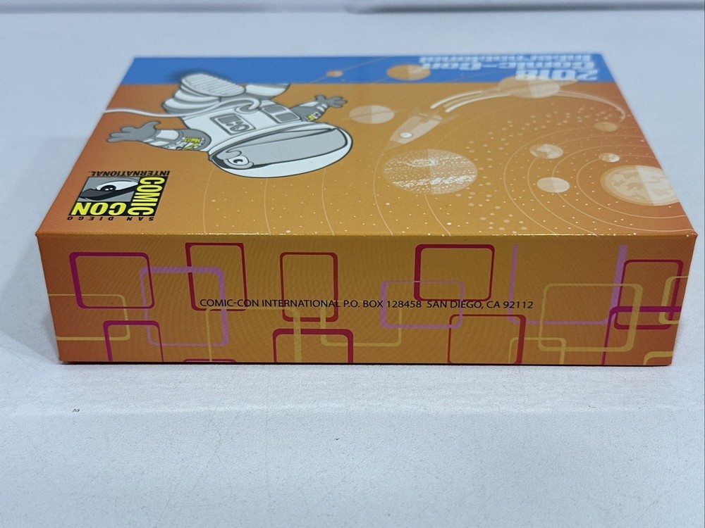SAN DIEGO COMIC-CON 2018 ENAMEL PIN BOX & BOOK