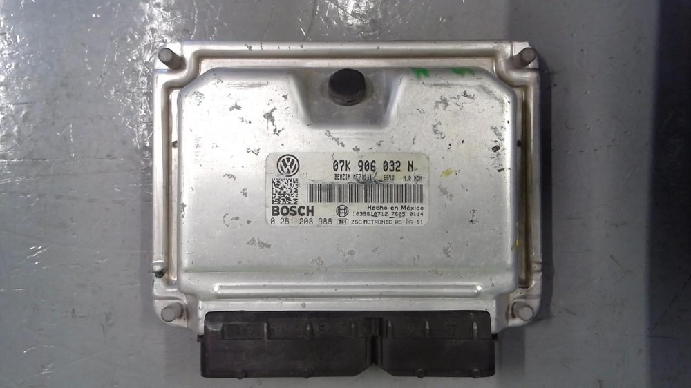 VOLKSWAGEN PASSAT Engine Control Module (ECM) 07K 906 032 N