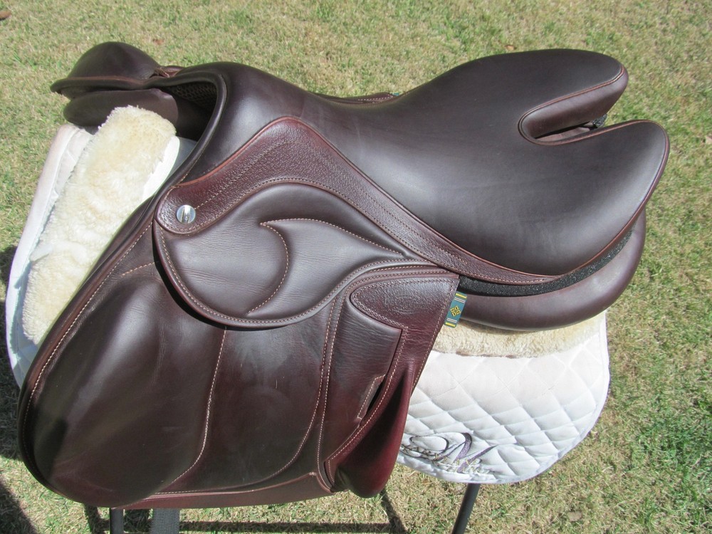 17.5" DEVOUCOUX ENARA jumping saddle(CRYSTALS)-(INCLUDES ACCESSORIES) 2024 MODEL