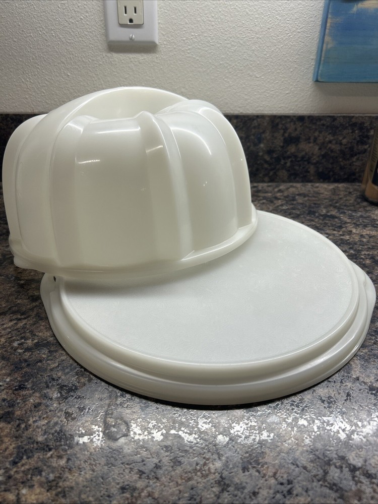 Nordicware Bundt Cake Holder