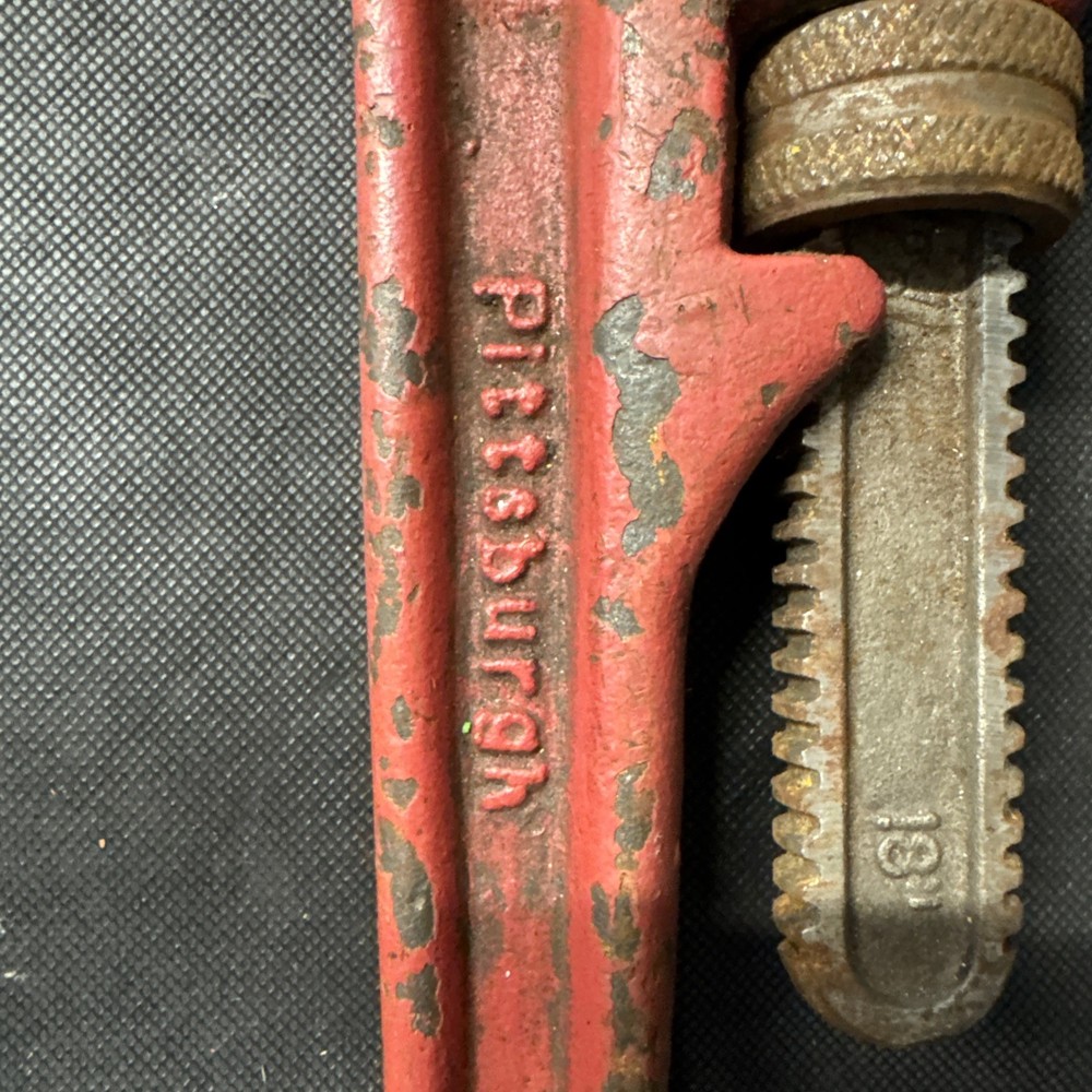 Pittsburgh 18" Pipe Wrench Red